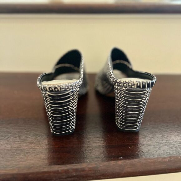 Black and white snakeskin textured slip on heels - Picture 3 of 5
